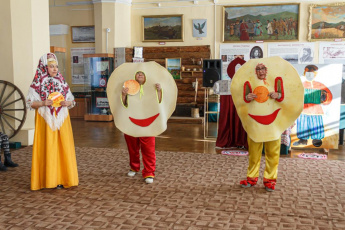 ВСТРЕЧАЕМ МАСЛЕНИЦУ В МУЗЕЕ